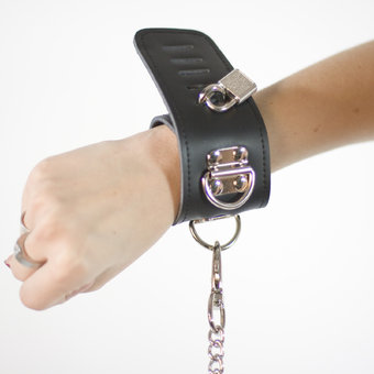Bondage Boutique Luxury Leather D-Ring Wrist Cuff Restraints